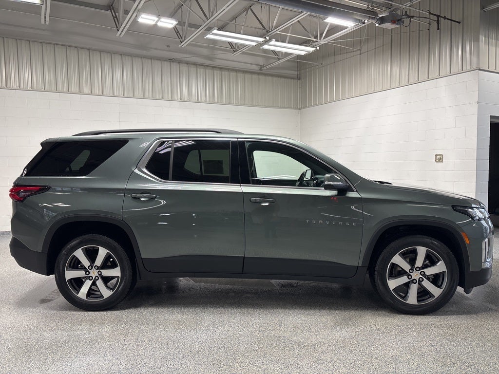 2023 Chevrolet Traverse AWD LT Leather