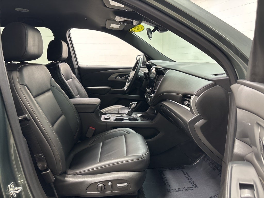 2023 Chevrolet Traverse AWD LT Leather