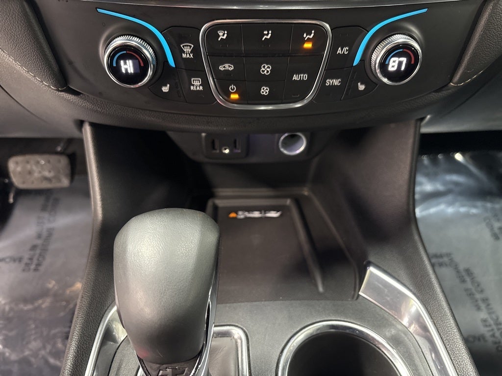 2023 Chevrolet Traverse AWD LT Leather