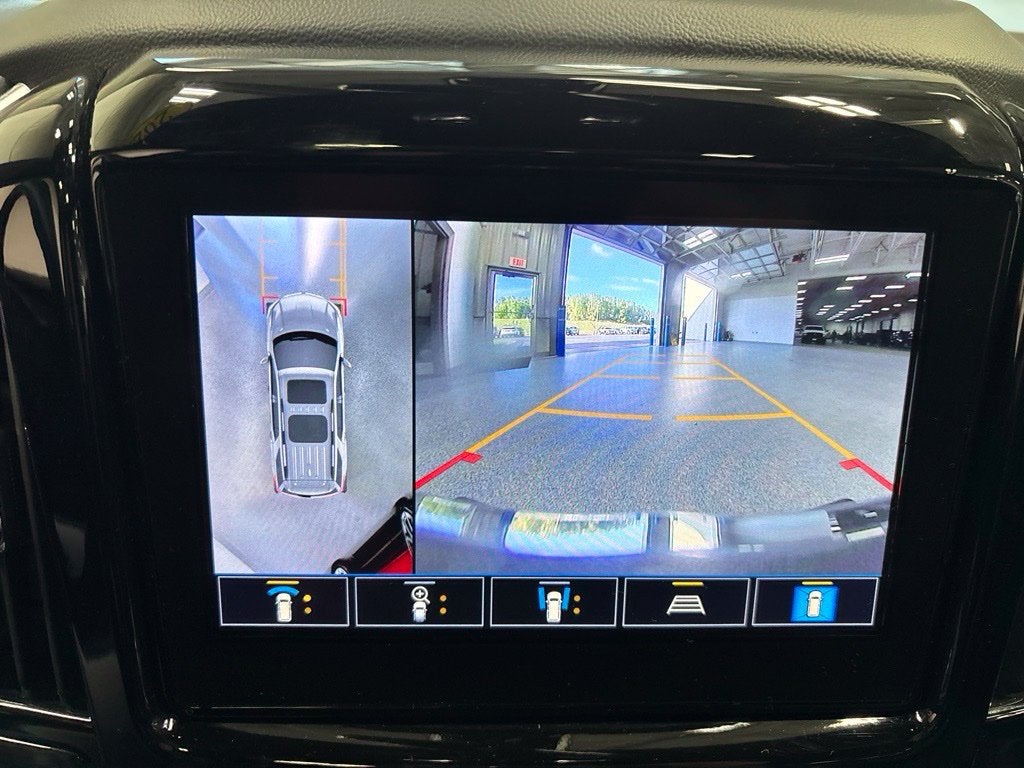 2023 Chevrolet Traverse AWD LT Leather