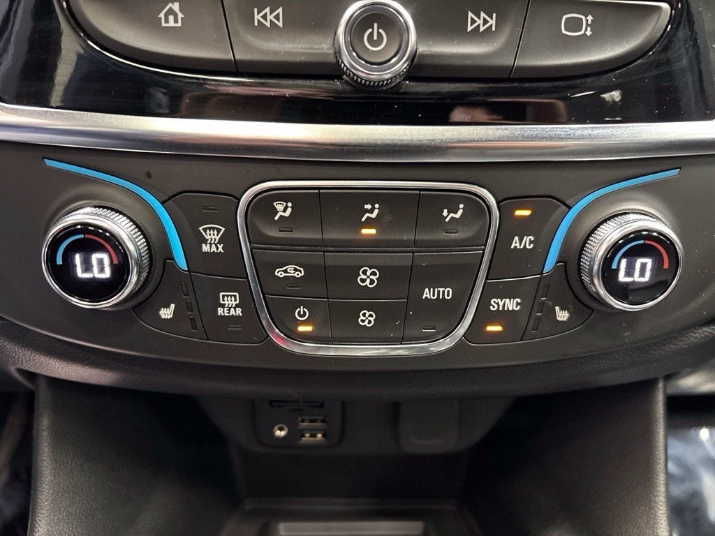 2023 Chevrolet Traverse AWD LT Leather