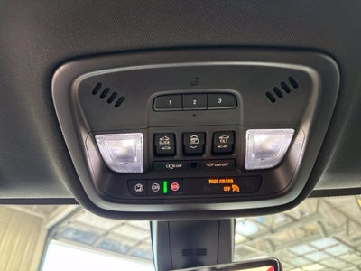 2023 Chevrolet Traverse AWD LT Leather