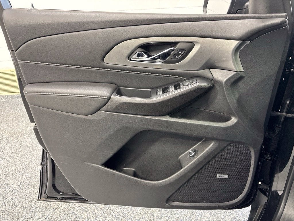 2023 Chevrolet Traverse AWD LT Leather