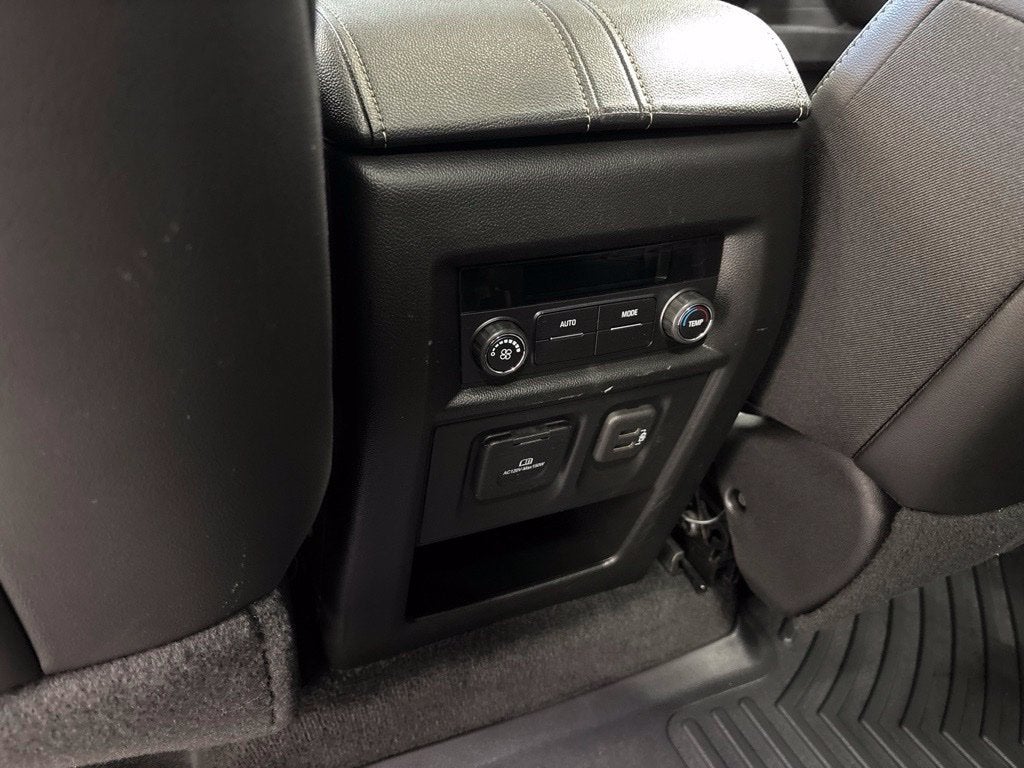 2023 Chevrolet Traverse AWD LT Leather