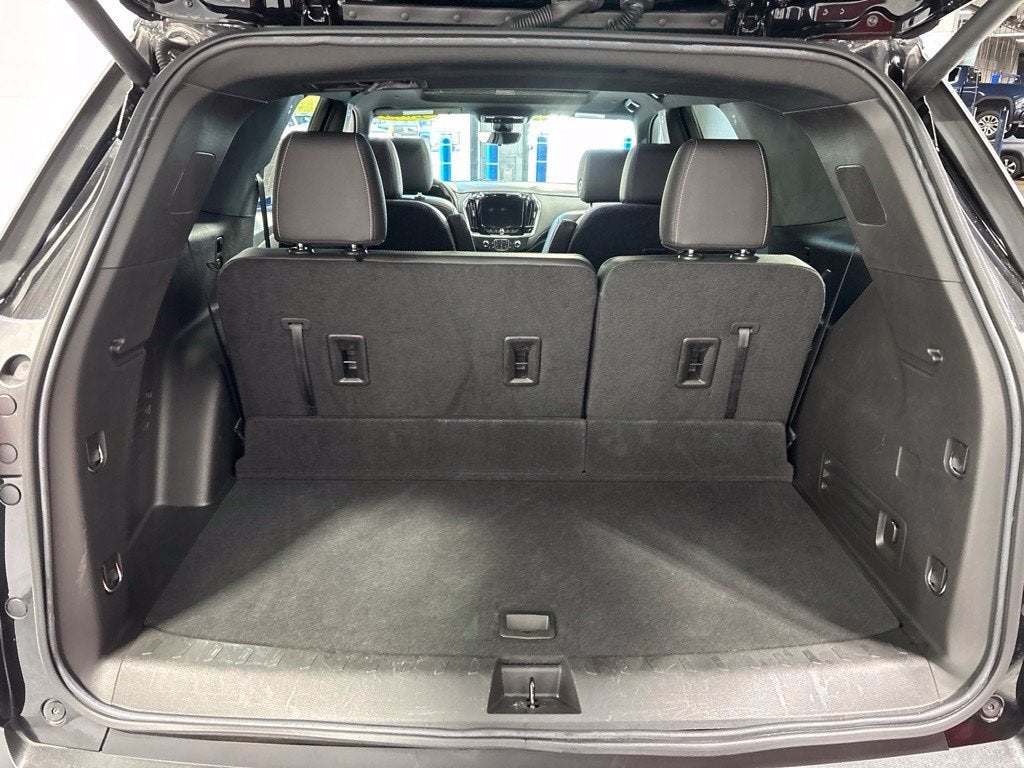 2023 Chevrolet Traverse AWD LT Leather