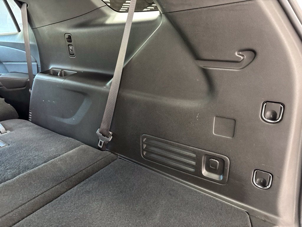 2023 Chevrolet Traverse AWD LT Leather