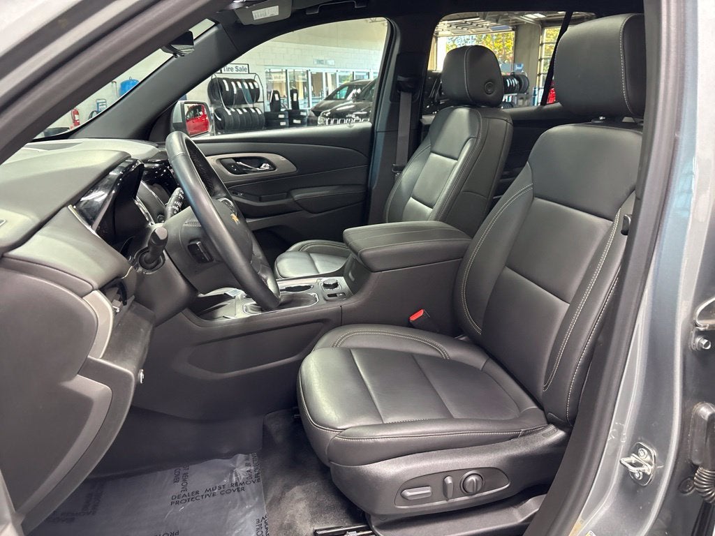2023 Chevrolet Traverse AWD LT Leather