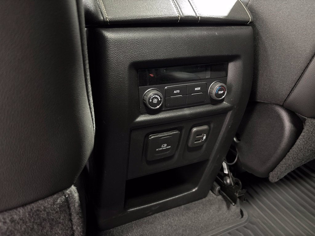 2023 Chevrolet Traverse AWD LT Leather