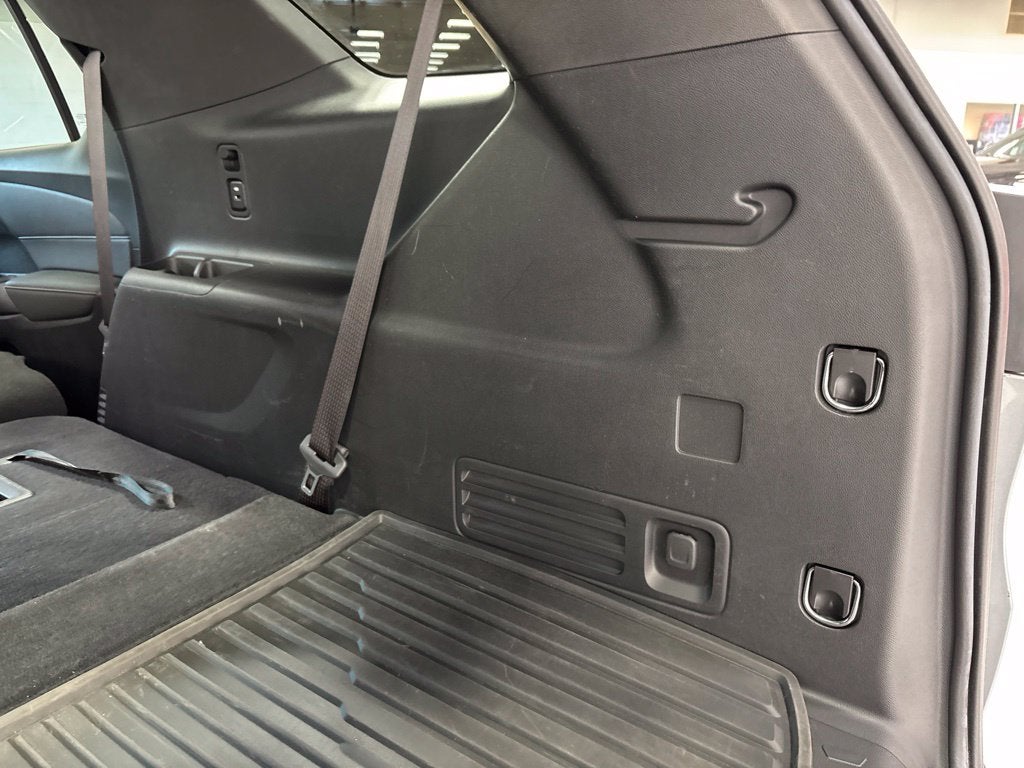 2023 Chevrolet Traverse AWD LT Leather