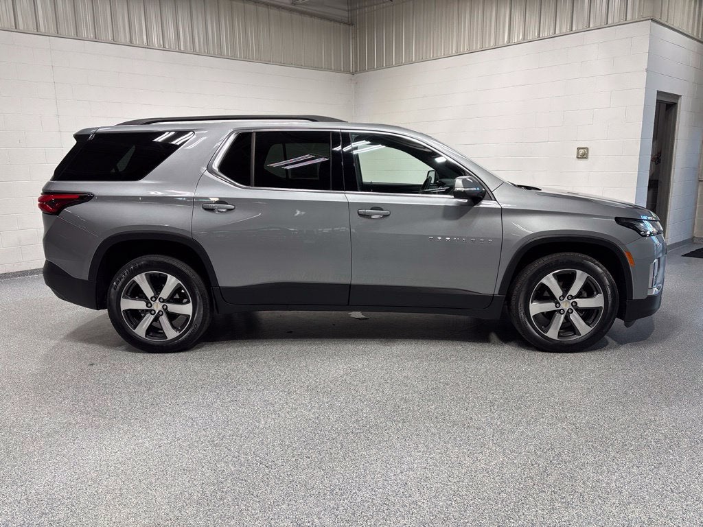 2023 Chevrolet Traverse AWD LT Leather