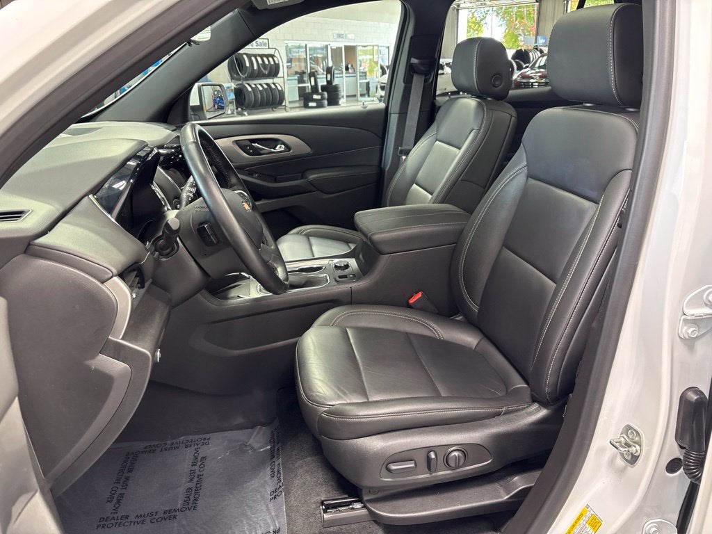 2023 Chevrolet Traverse AWD LT Leather