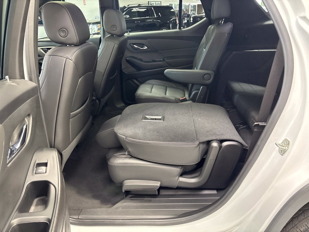 2023 Chevrolet Traverse AWD LT Leather