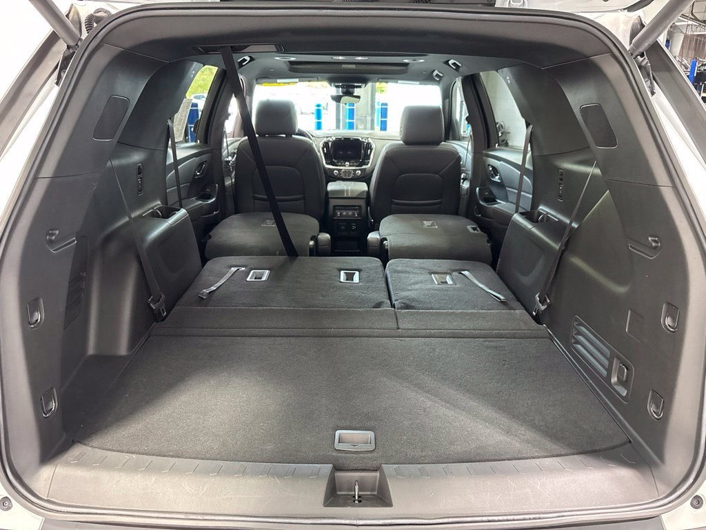 2023 Chevrolet Traverse AWD LT Leather