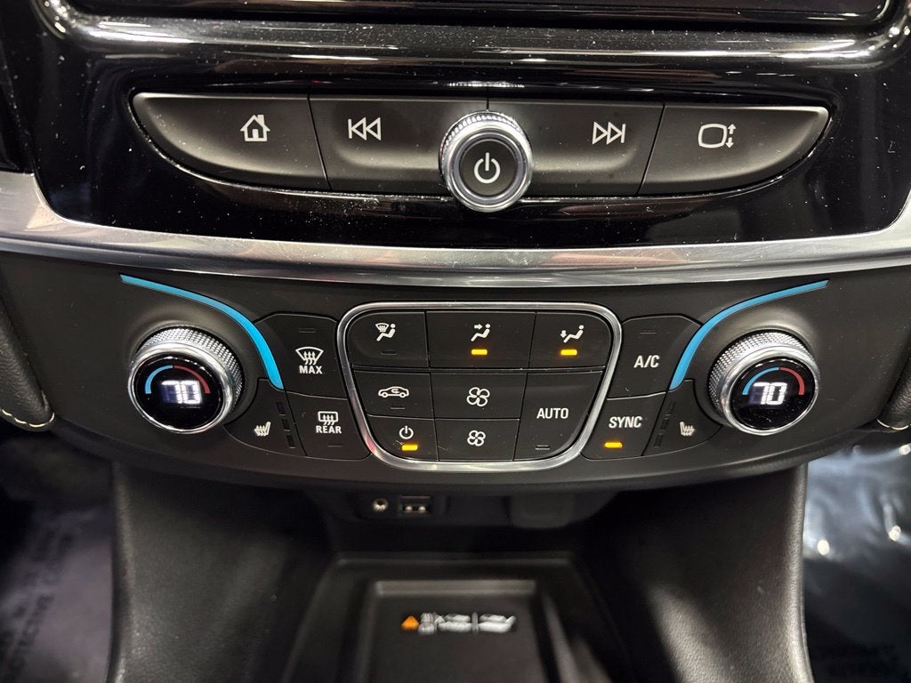 2023 Chevrolet Traverse AWD LT Leather