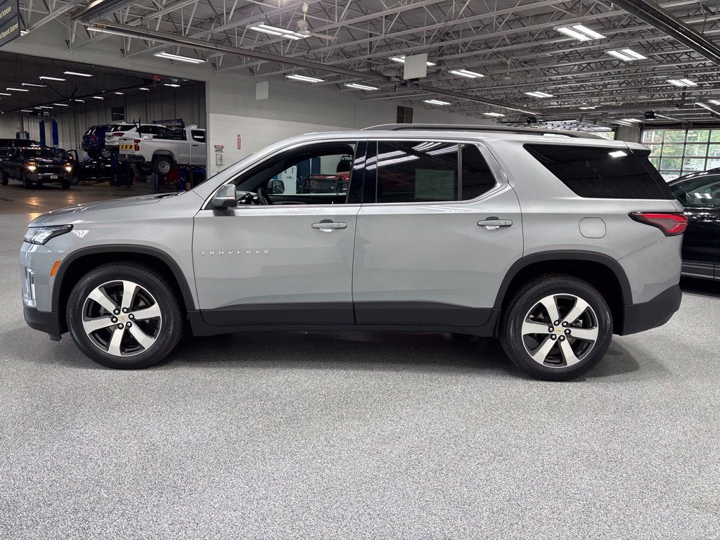 2023 Chevrolet Traverse AWD LT Leather