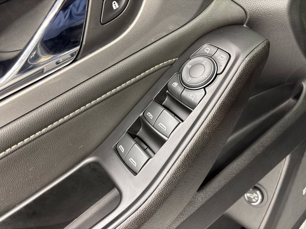 2023 Chevrolet Traverse AWD LT Leather