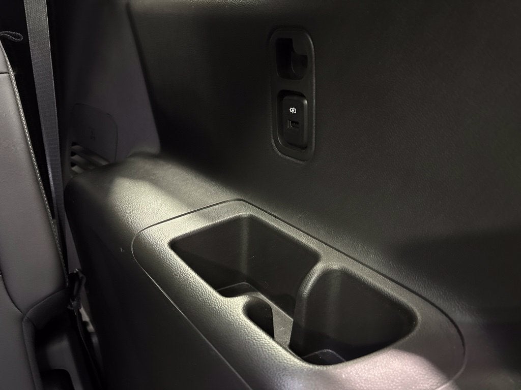 2023 Chevrolet Traverse AWD LT Leather