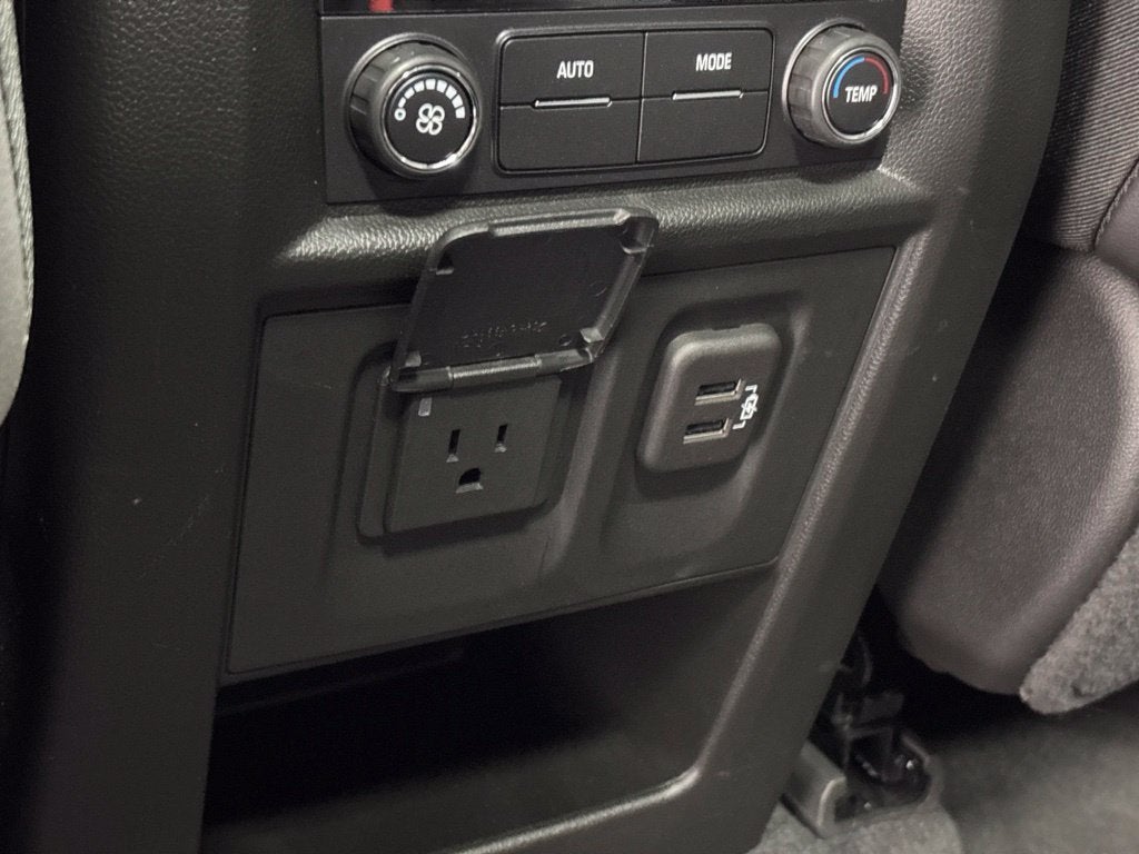 2023 Chevrolet Traverse AWD LT Leather