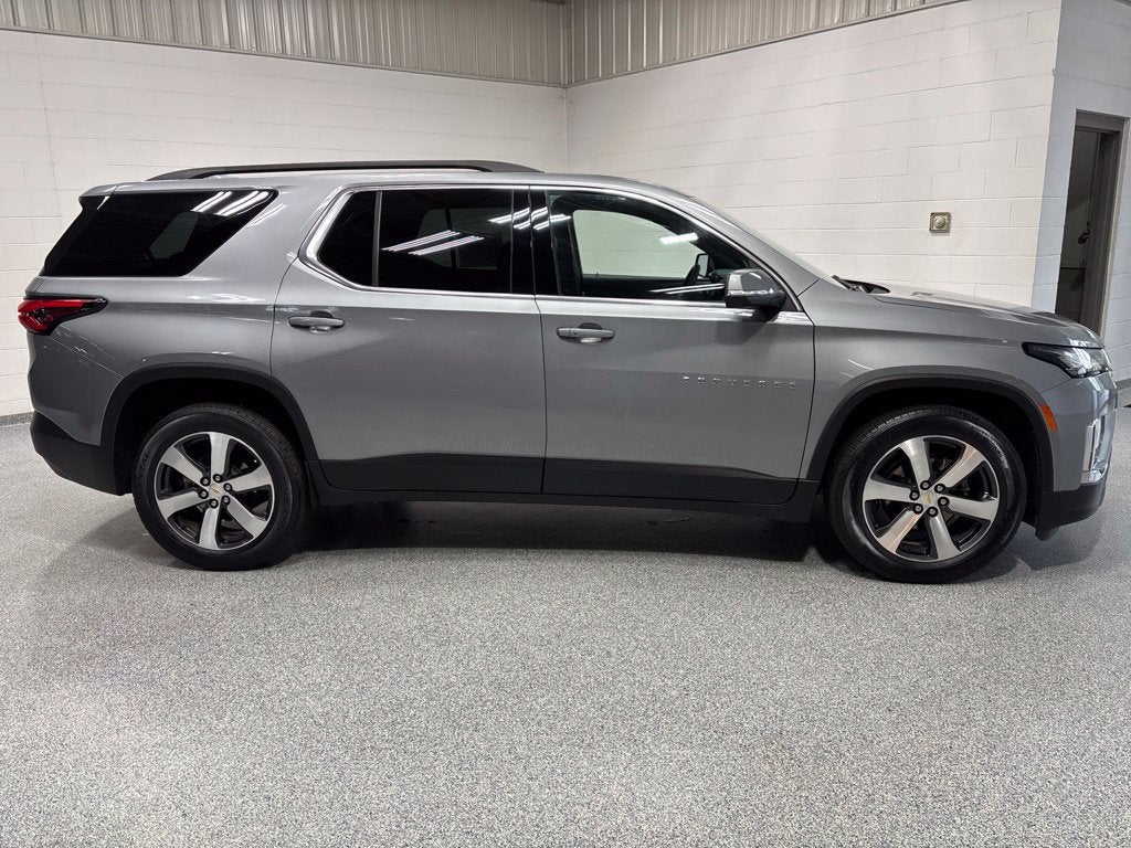 2023 Chevrolet Traverse AWD LT Leather