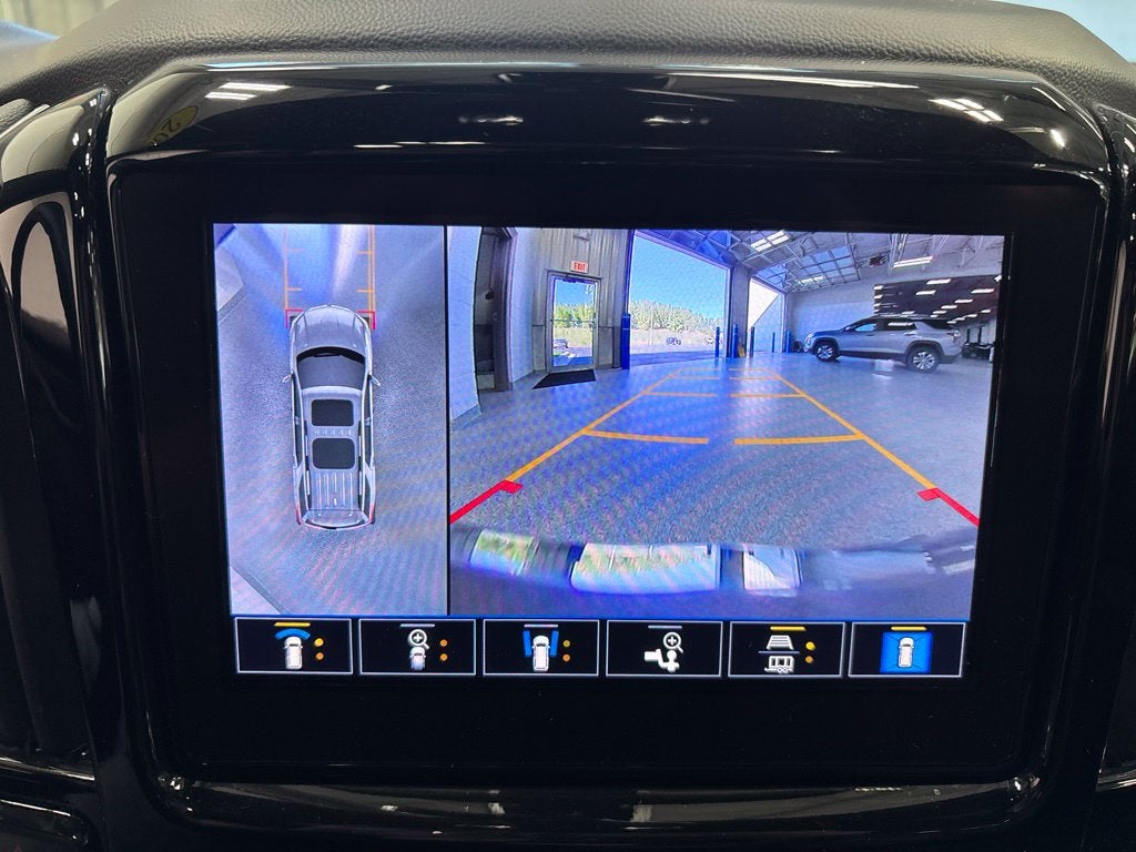2023 Chevrolet Traverse AWD LT Leather