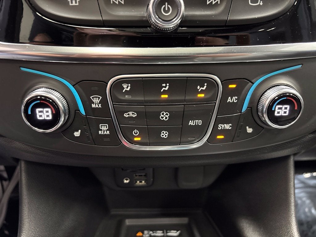 2023 Chevrolet Traverse AWD LT Leather