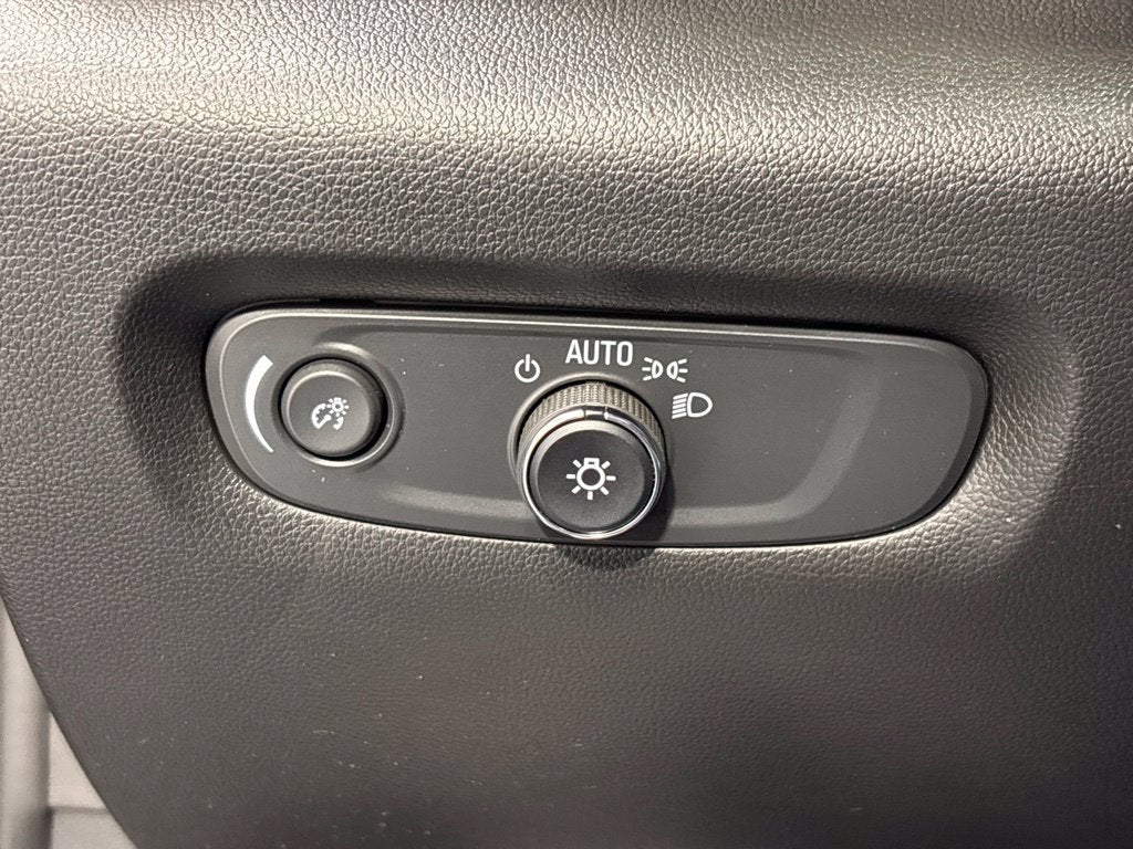 2023 Chevrolet Traverse AWD LT Leather