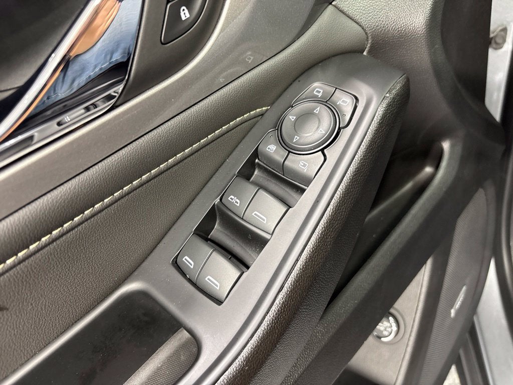 2023 Chevrolet Traverse AWD LT Leather