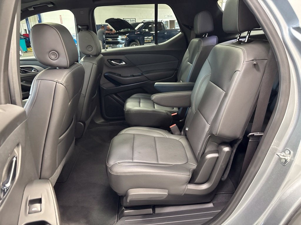 2023 Chevrolet Traverse AWD LT Leather