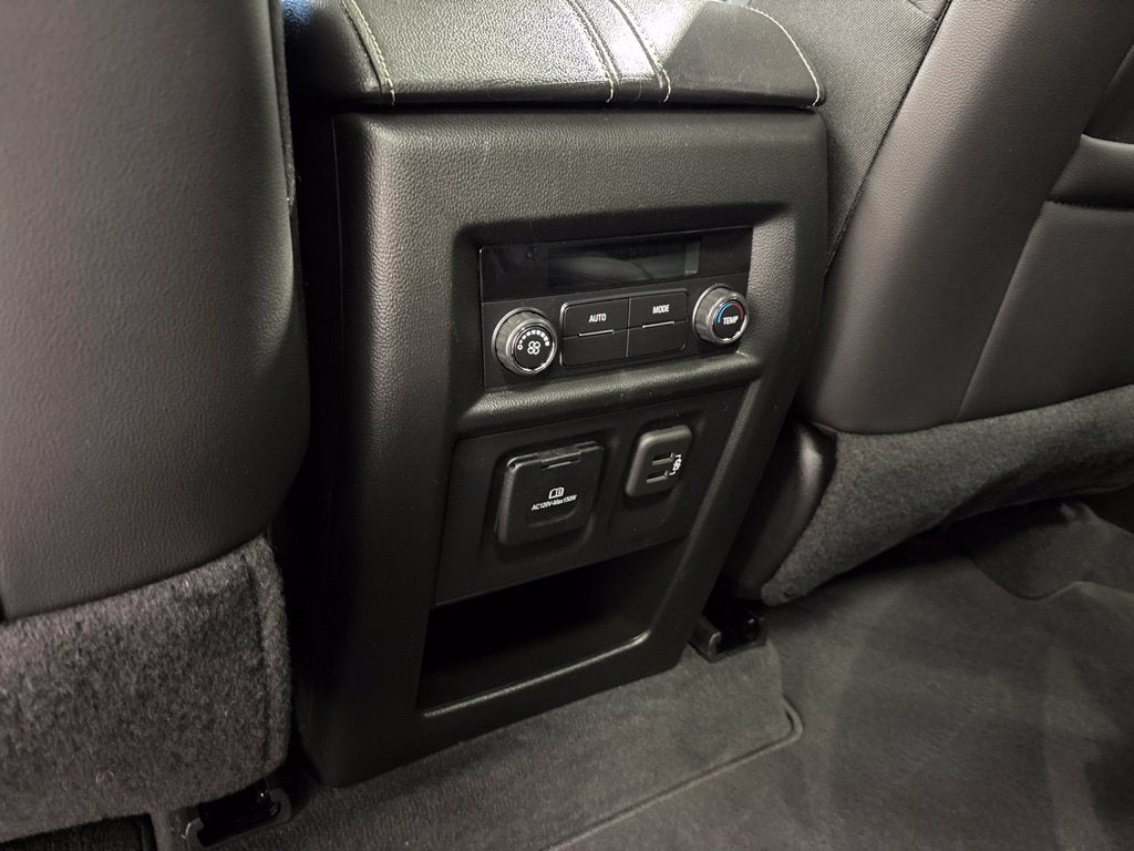 2023 Chevrolet Traverse AWD LT Leather