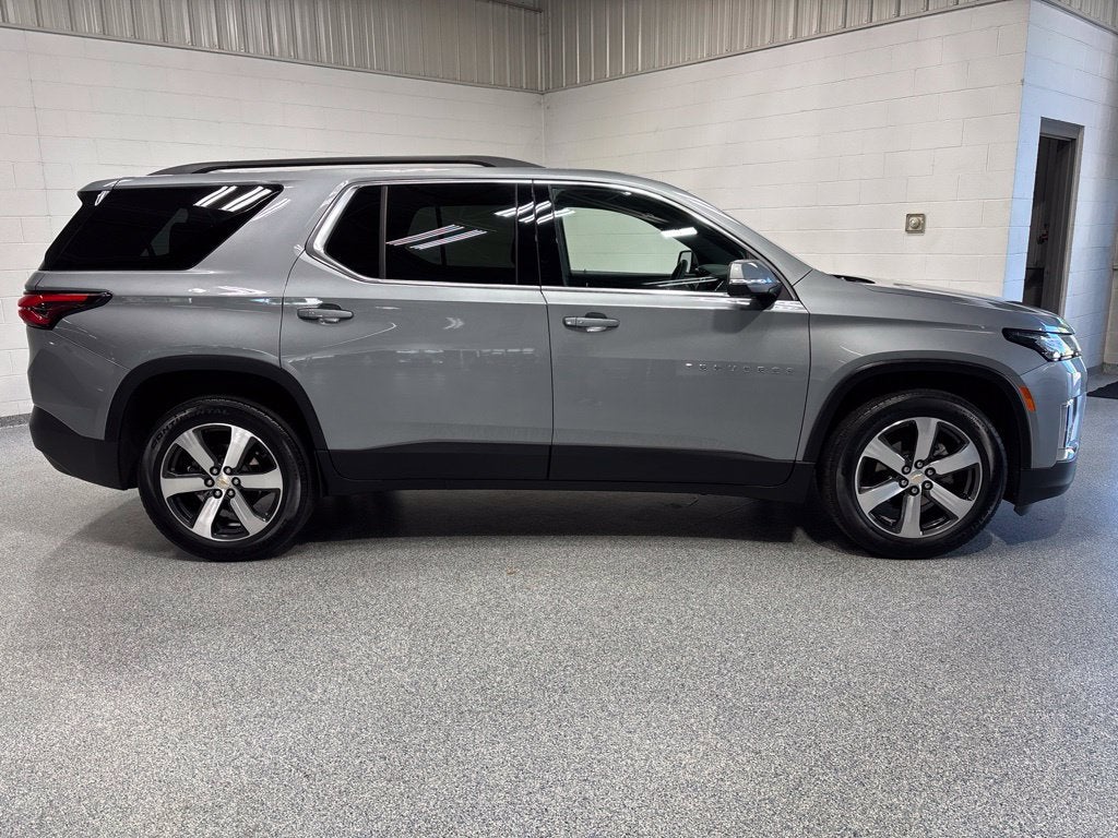 2023 Chevrolet Traverse AWD LT Leather