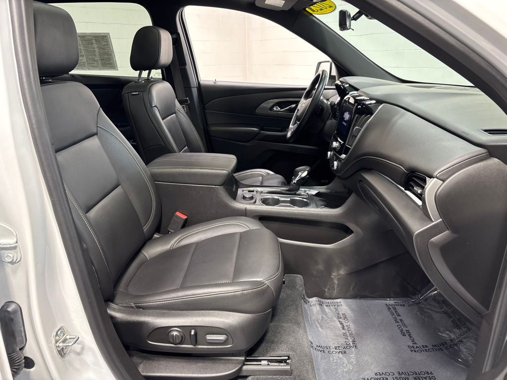 2023 Chevrolet Traverse AWD LT Leather
