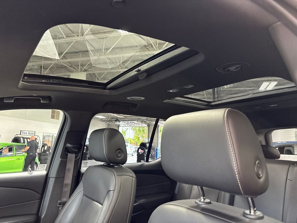 2023 Chevrolet Traverse AWD LT Leather