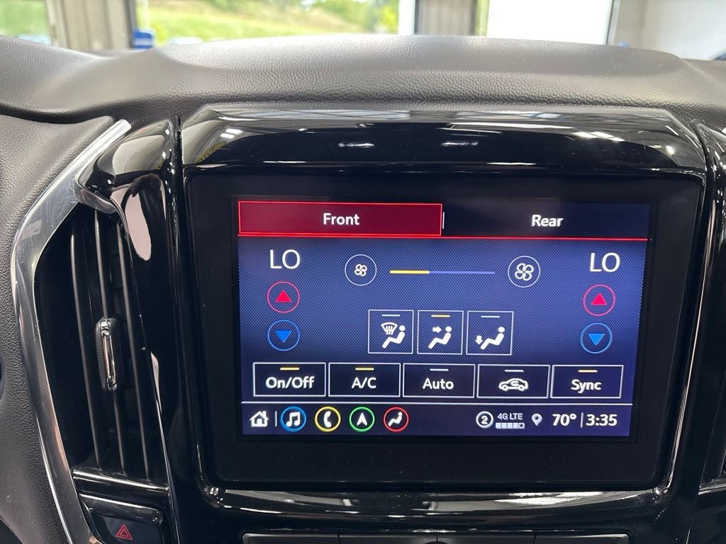 2023 Chevrolet Traverse AWD LT Leather