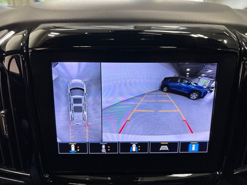 2023 Chevrolet Traverse AWD LT Leather