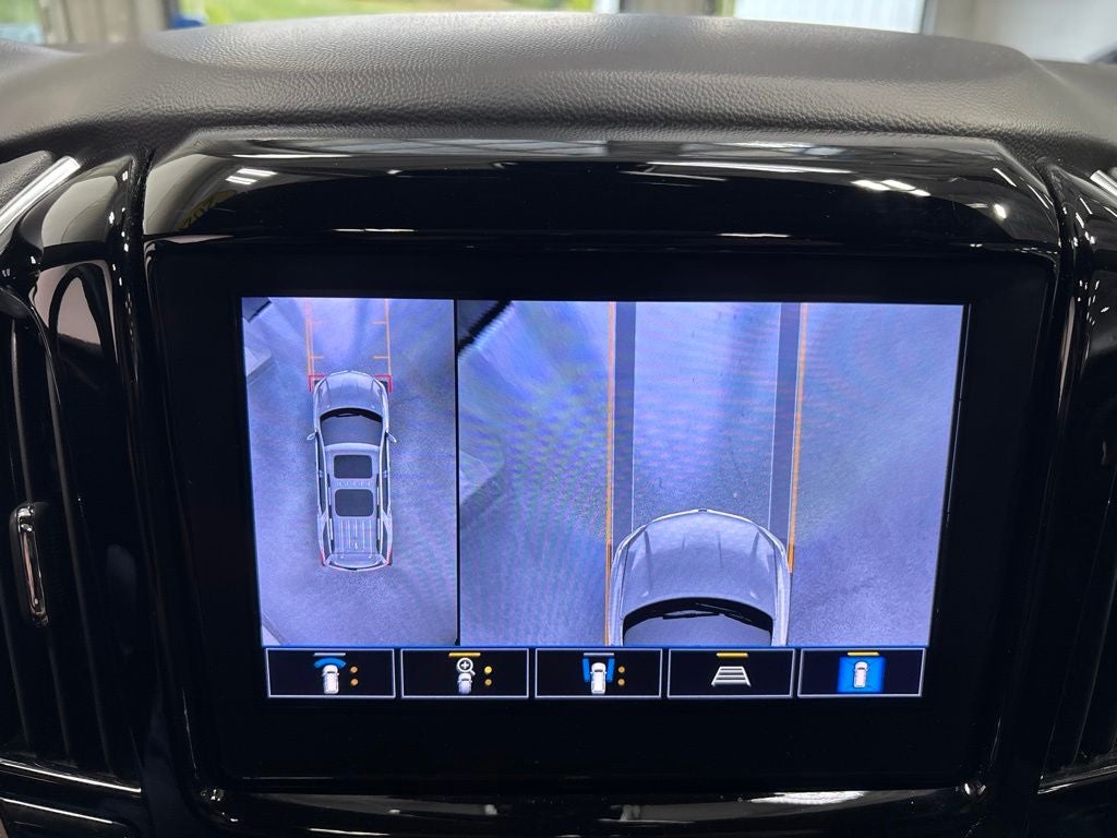 2023 Chevrolet Traverse AWD LT Leather