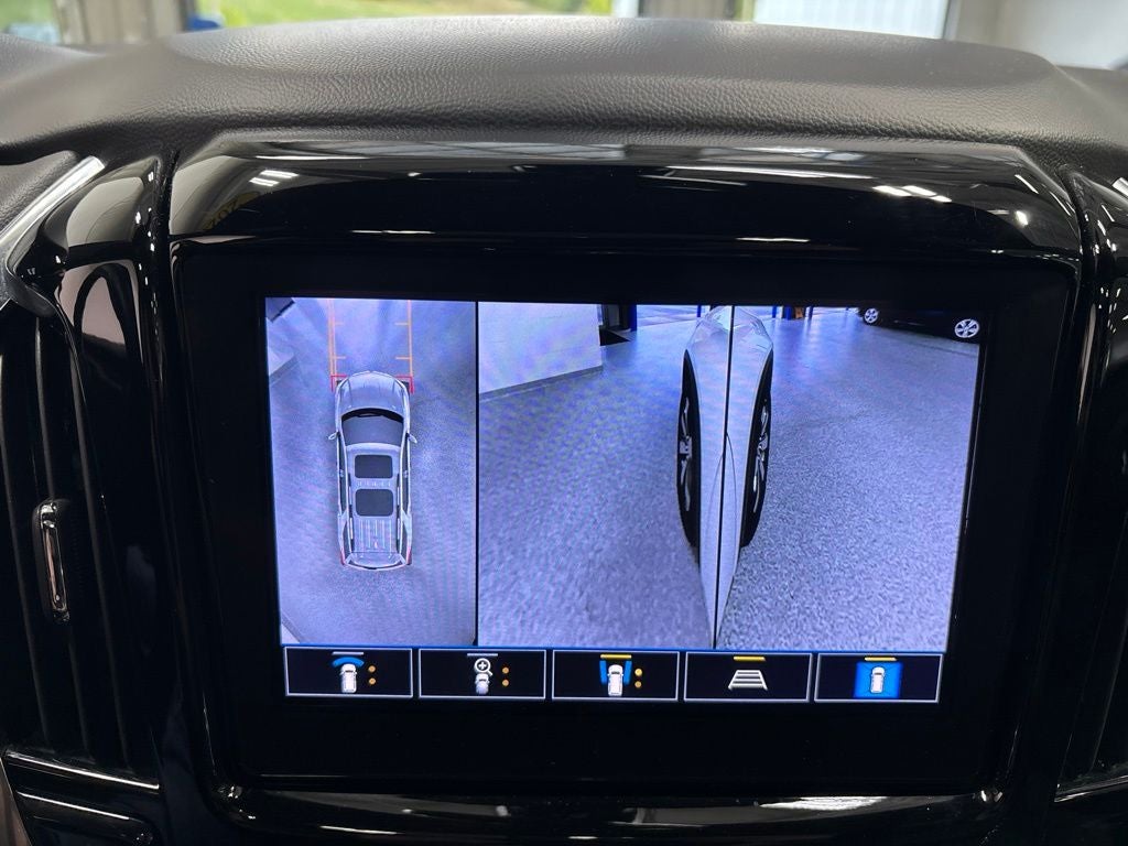 2023 Chevrolet Traverse AWD LT Leather