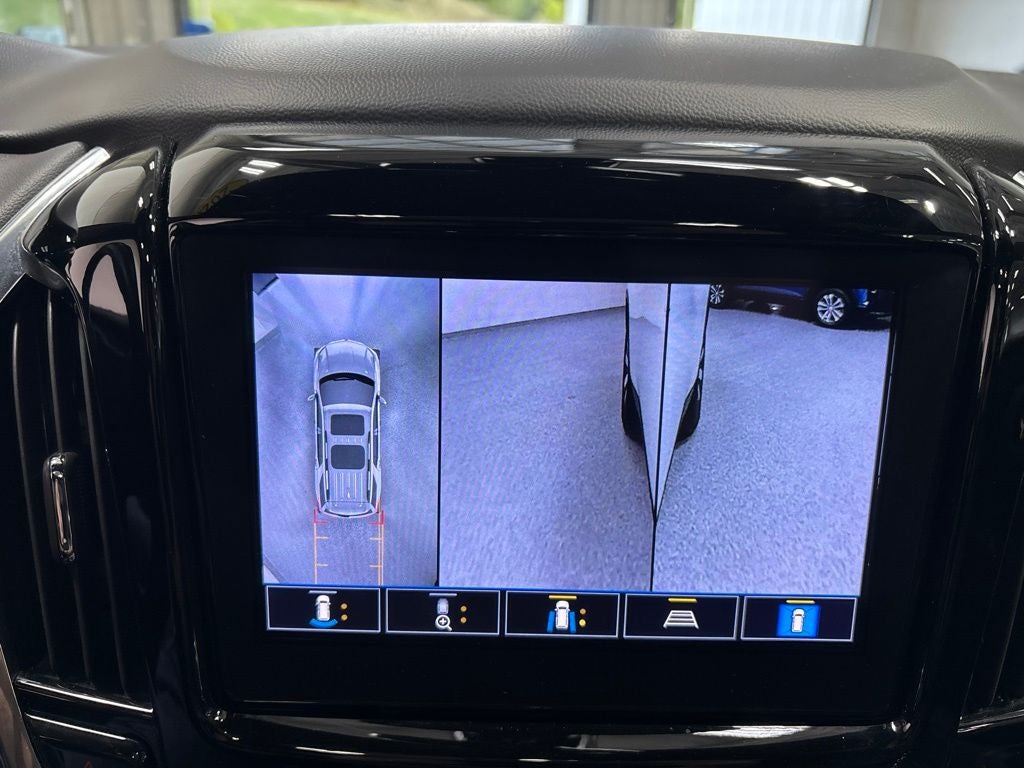 2023 Chevrolet Traverse AWD LT Leather