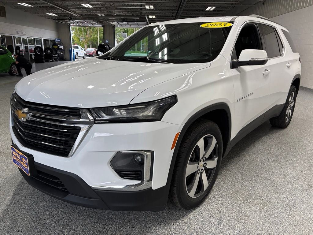 2023 Chevrolet Traverse AWD LT Leather
