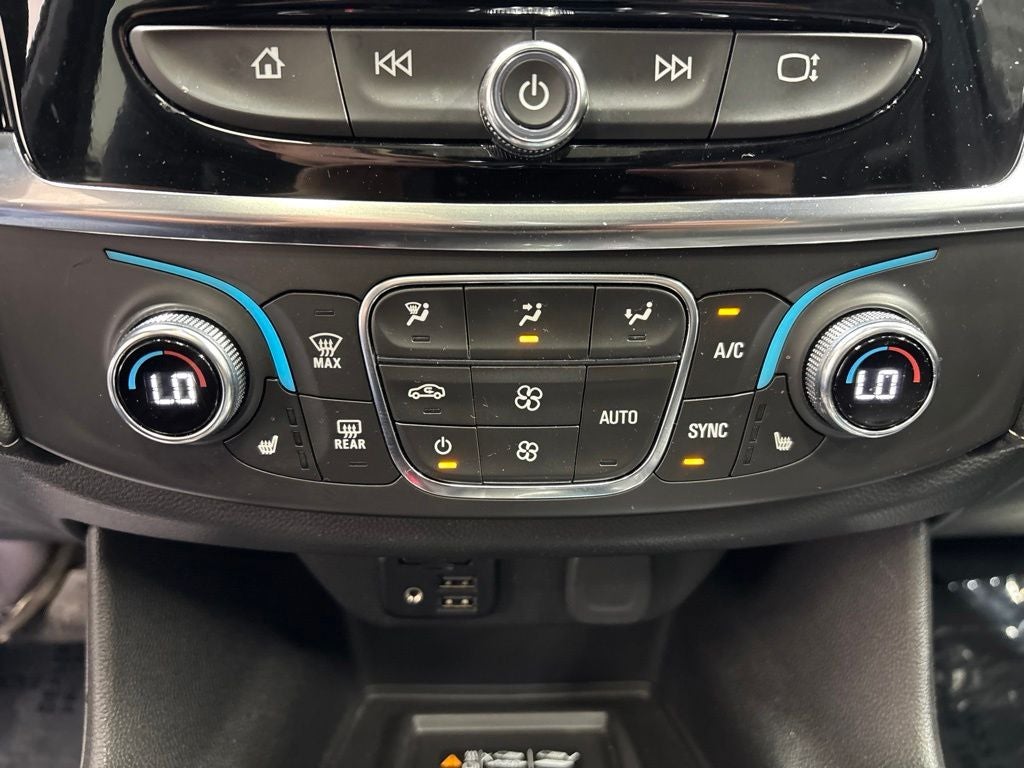 2023 Chevrolet Traverse AWD LT Leather