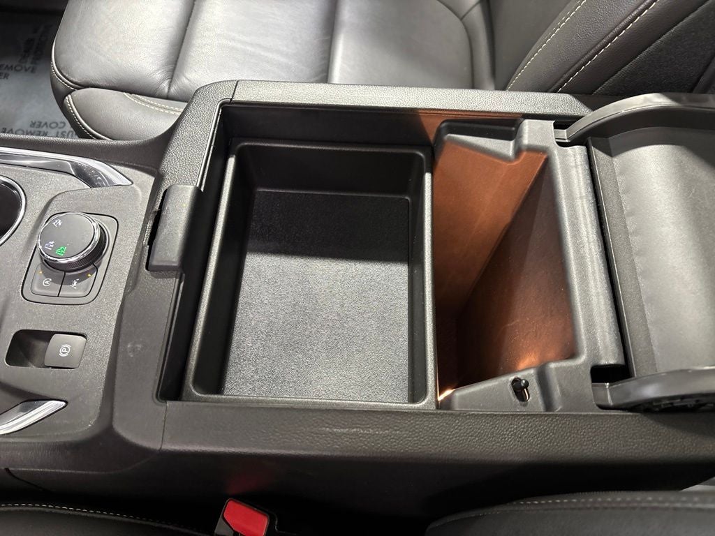 2023 Chevrolet Traverse AWD LT Leather