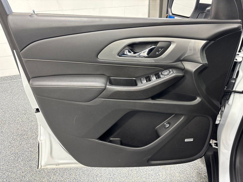 2023 Chevrolet Traverse AWD LT Leather