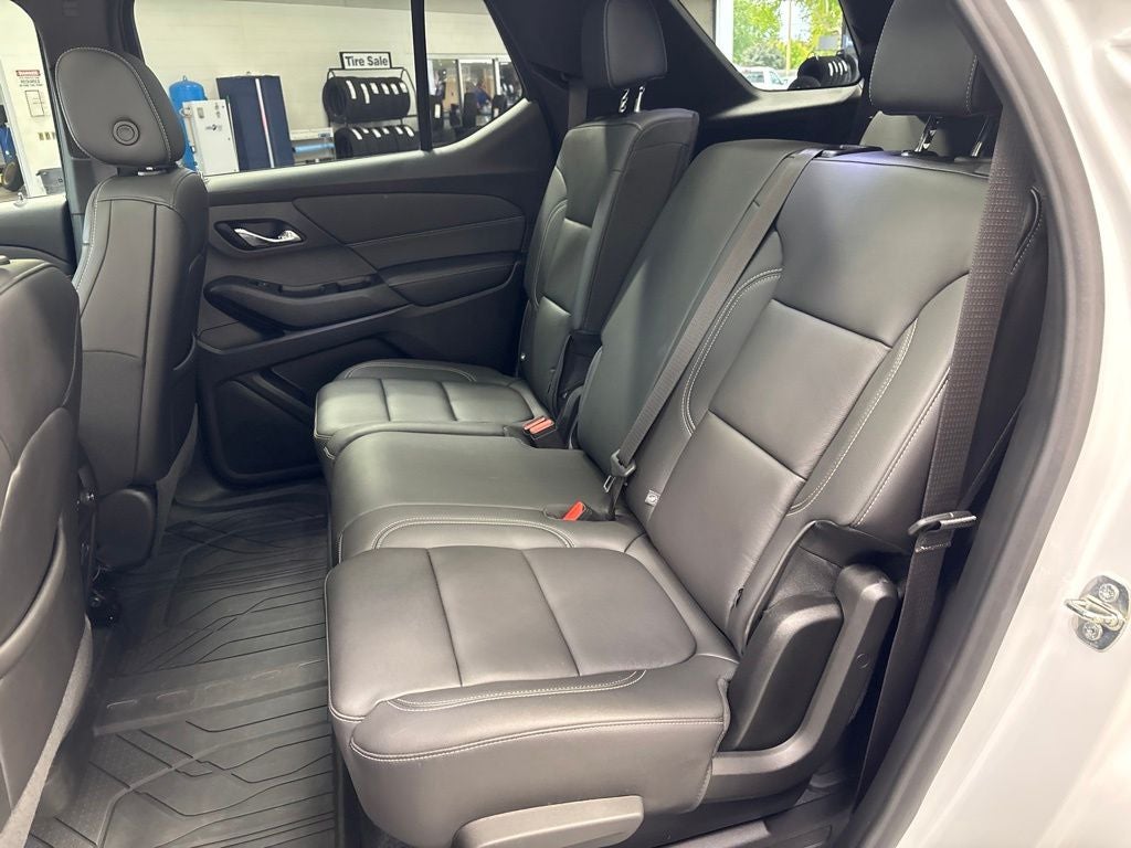 2023 Chevrolet Traverse AWD LT Leather