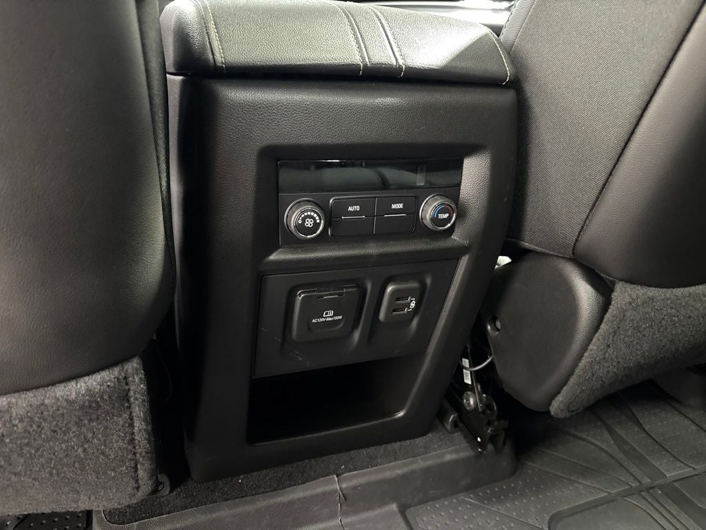 2023 Chevrolet Traverse AWD LT Leather