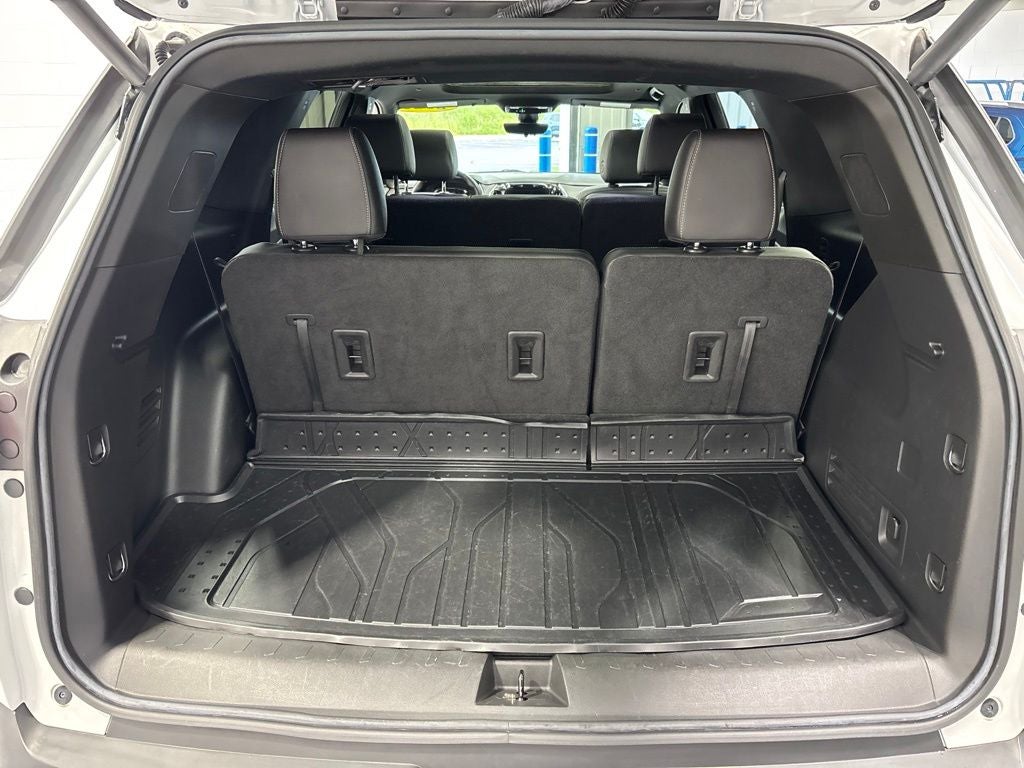 2023 Chevrolet Traverse AWD LT Leather