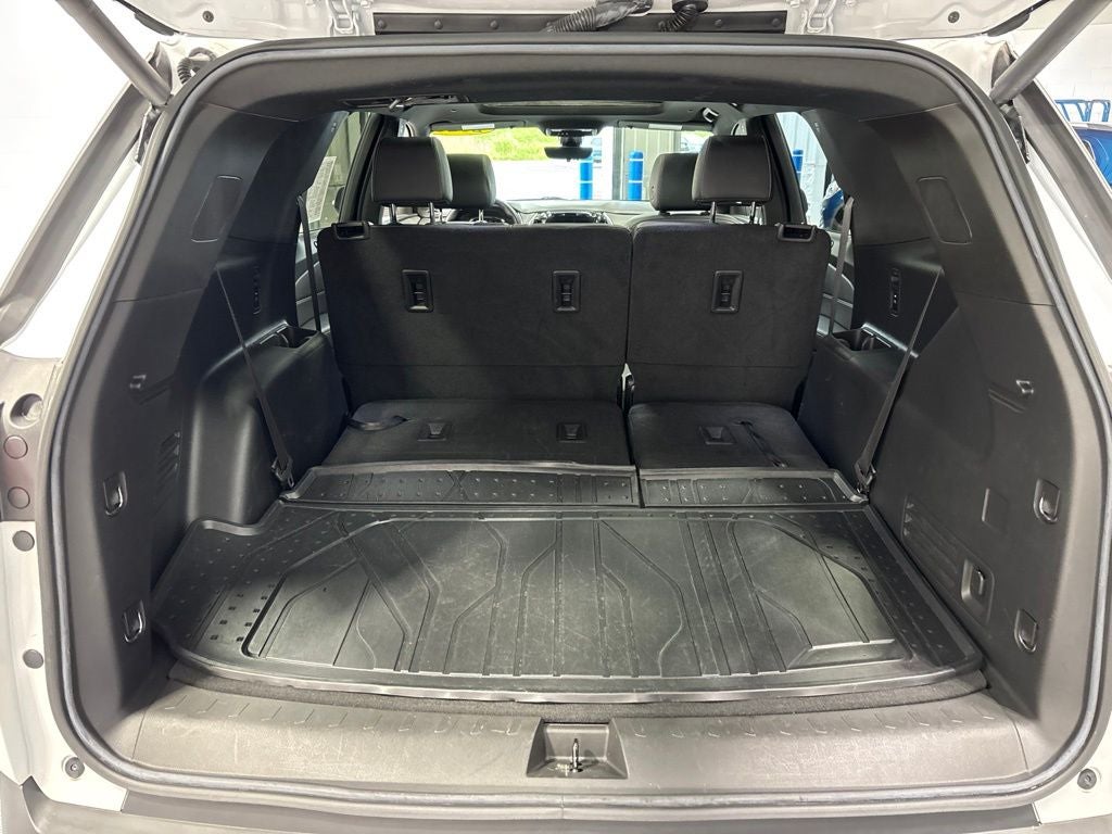 2023 Chevrolet Traverse AWD LT Leather