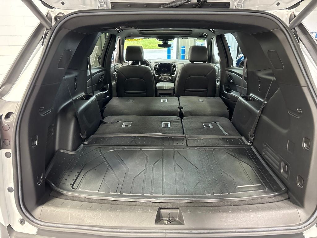 2023 Chevrolet Traverse AWD LT Leather