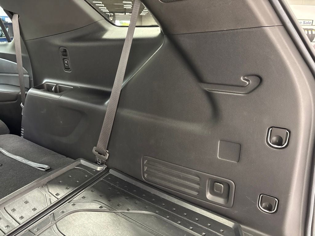 2023 Chevrolet Traverse AWD LT Leather