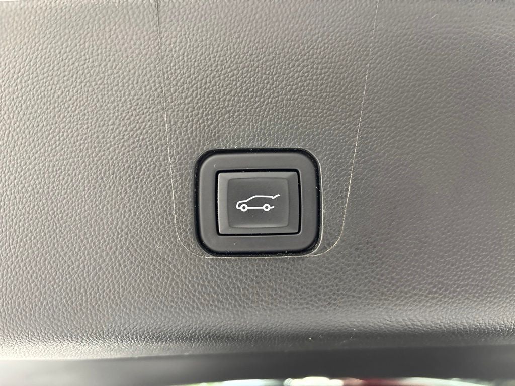 2023 Chevrolet Traverse AWD LT Leather