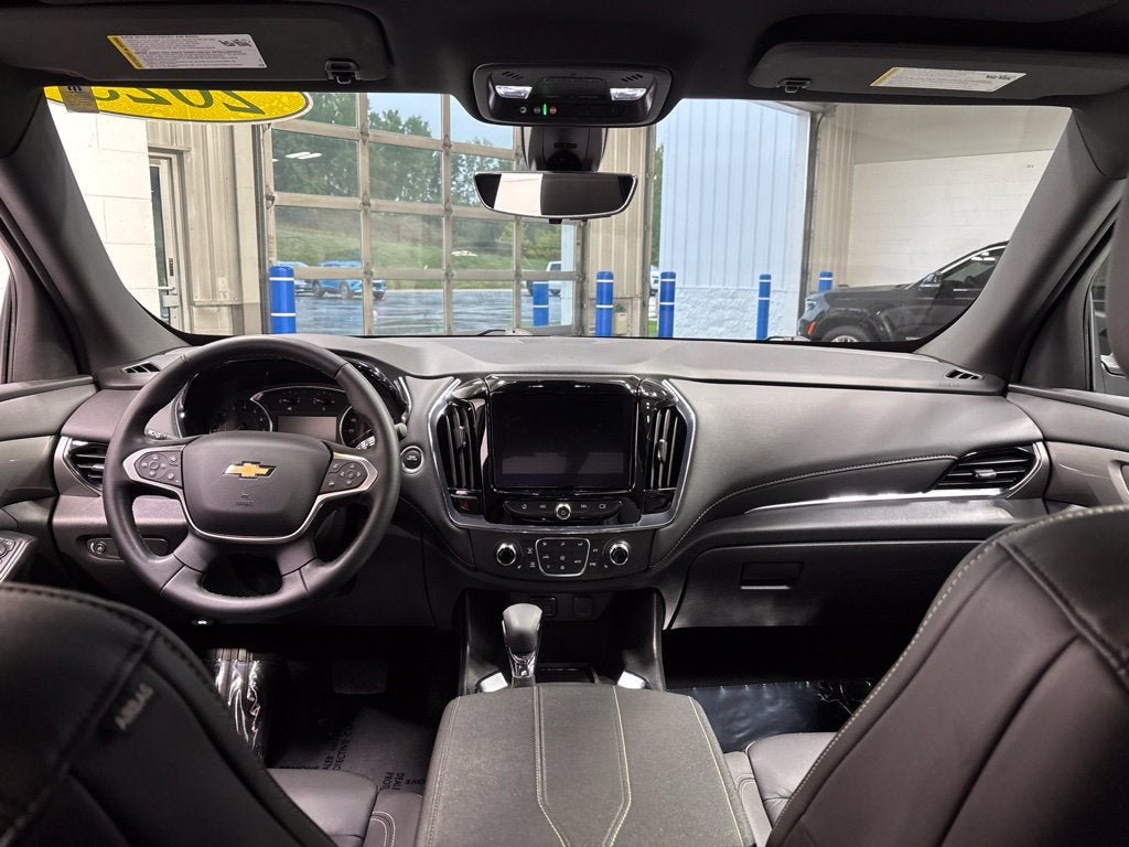 2023 Chevrolet Traverse AWD LT Leather
