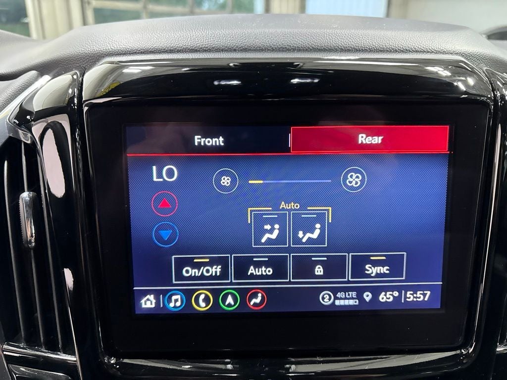 2023 Chevrolet Traverse AWD LT Leather